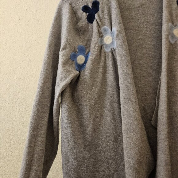 Aaeda boho cute grey cardigan sweater floral Lightweight Grannycore  Fun Soft M - Picture 10 of 11
